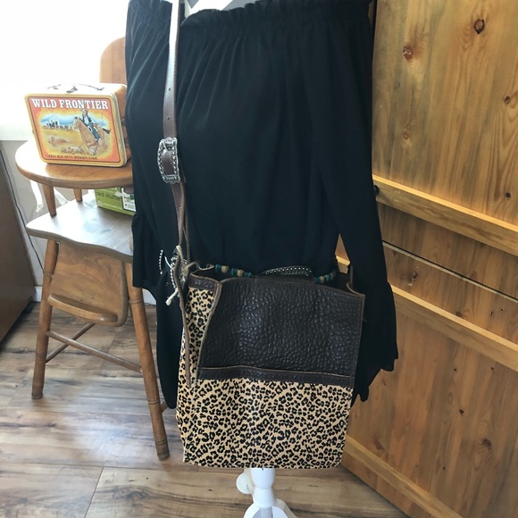🌵SOLD🌵 Leopard Cowhide & Brown Leather Crossbody - Picture 5 of 8